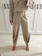 BEIGE TWISTED LEGS PANTALON