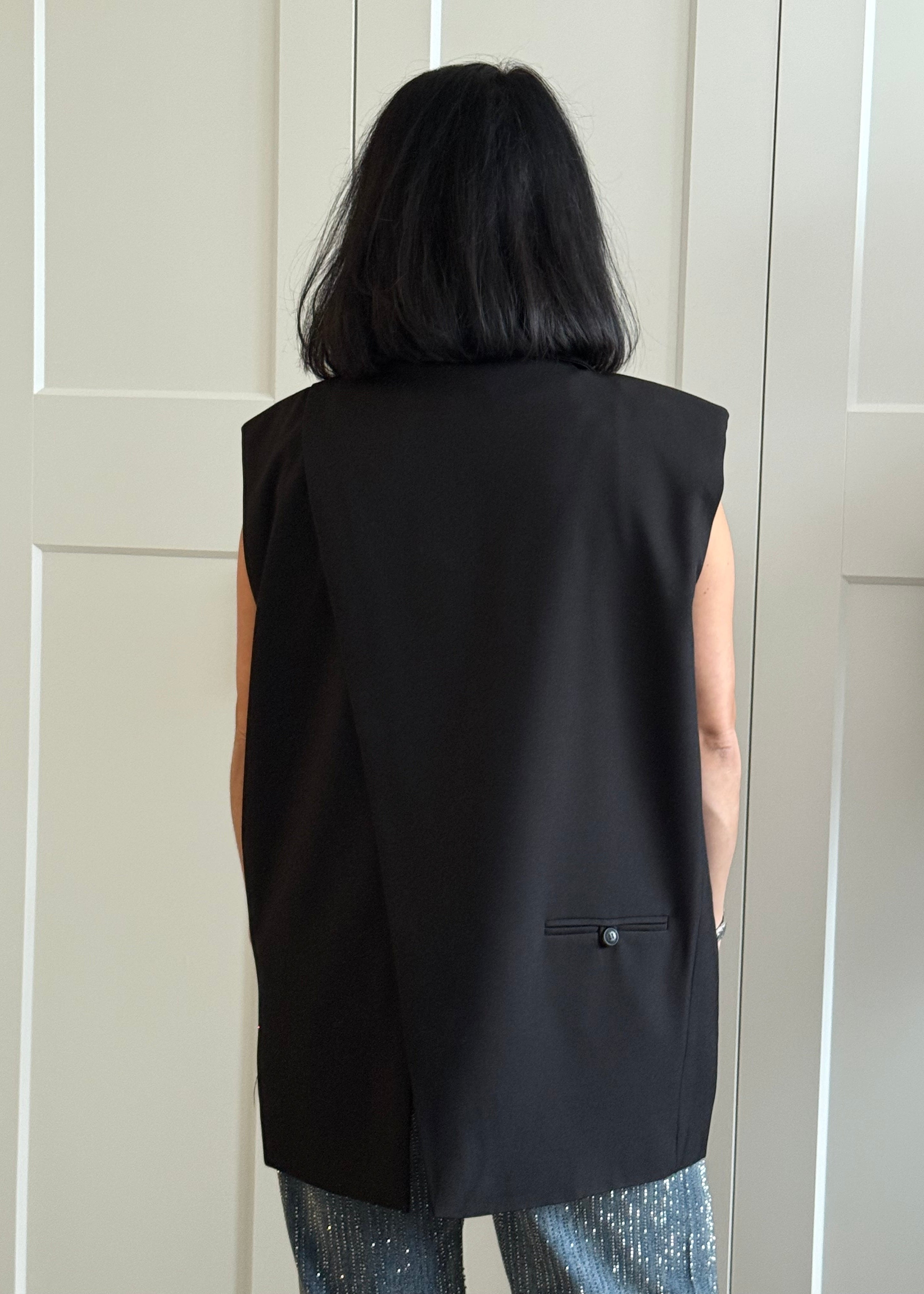 BLACK SPLIT STATEMENT VEST