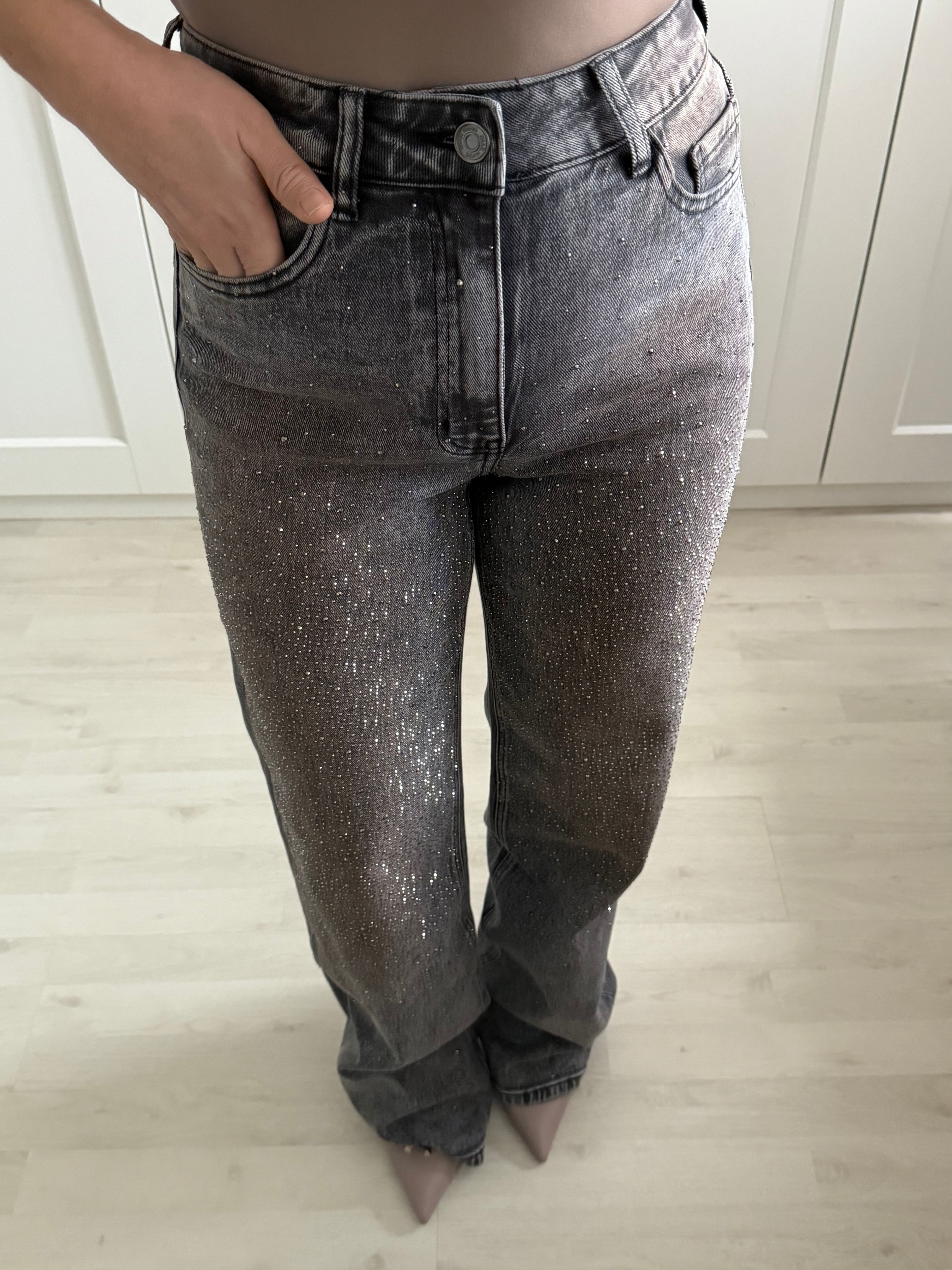 DIRTY WASH RHINESTONES JEANS